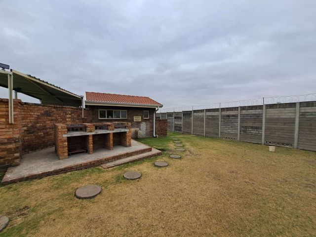 2 Bedroom Property for Sale in Brackendowns Gauteng