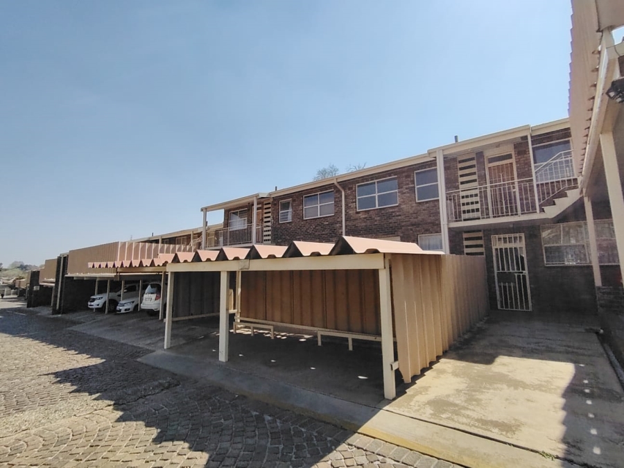 2 Bedroom Property for Sale in Brackendowns Gauteng