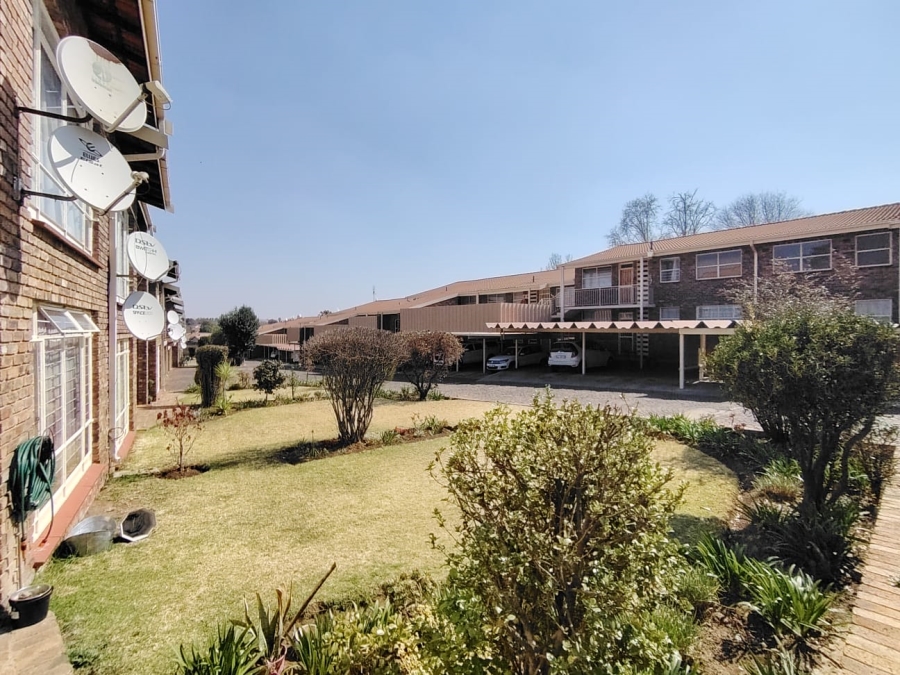 2 Bedroom Property for Sale in Brackendowns Gauteng