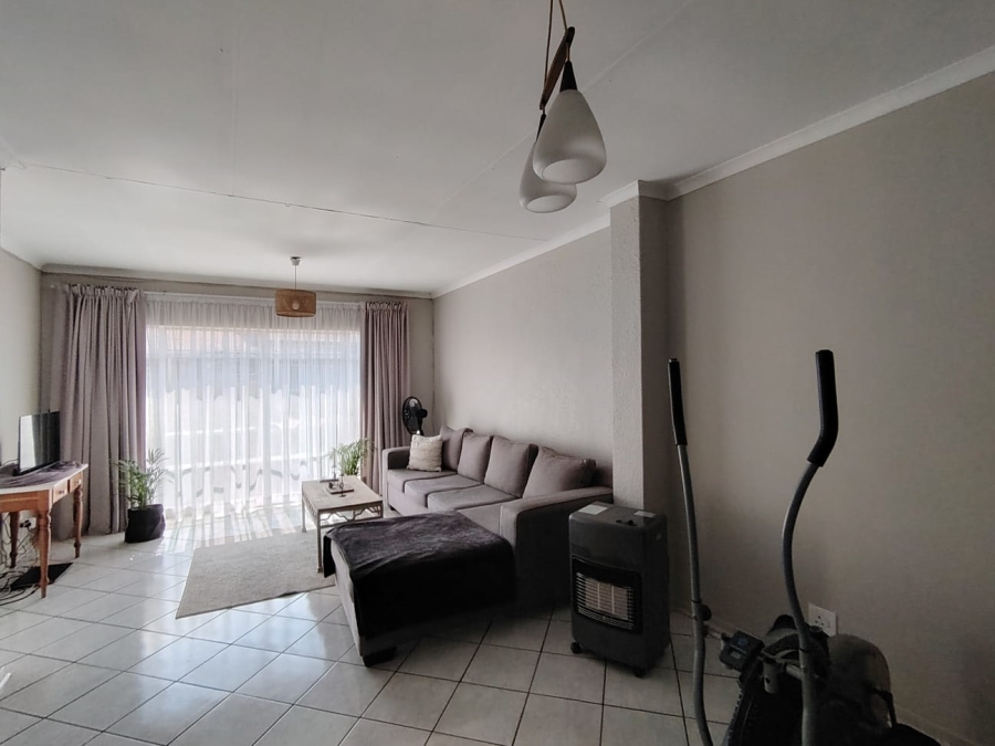 2 Bedroom Property for Sale in Brackendowns Gauteng