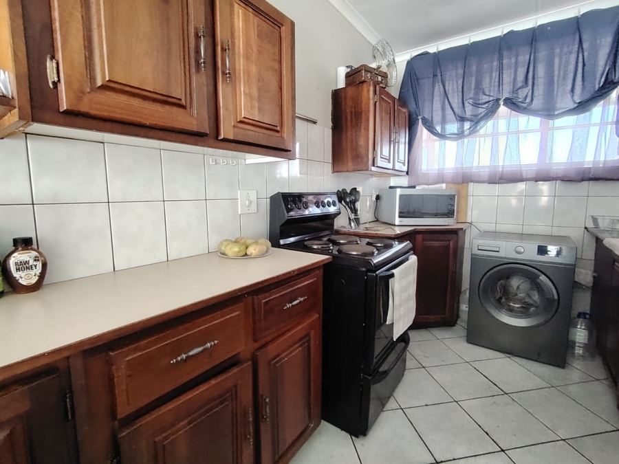 2 Bedroom Property for Sale in Brackendowns Gauteng