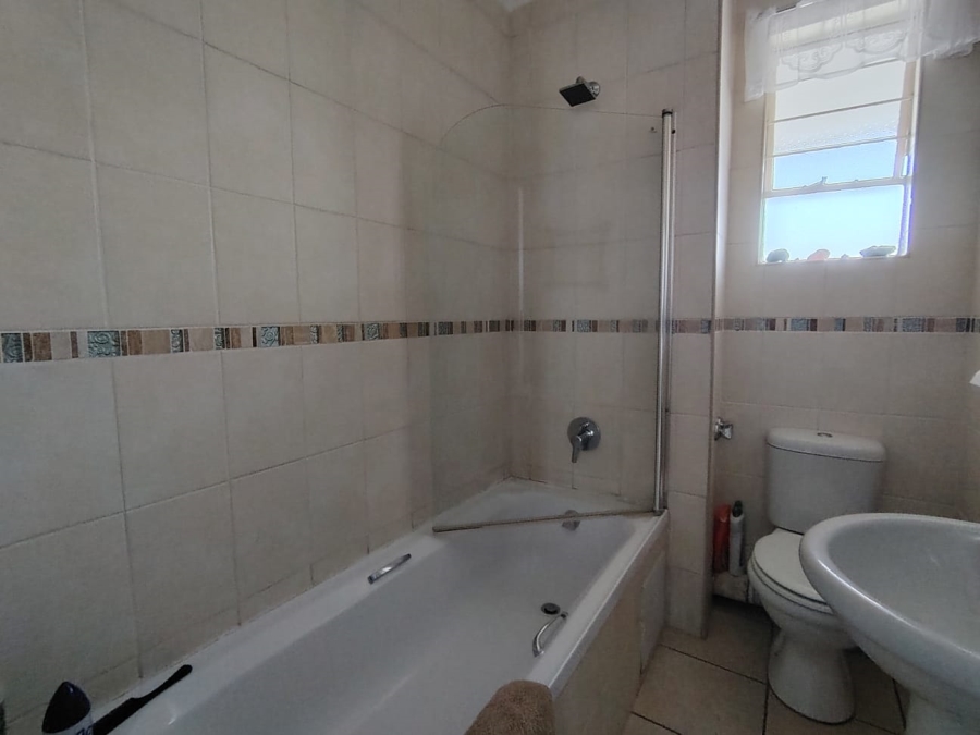 2 Bedroom Property for Sale in Brackendowns Gauteng