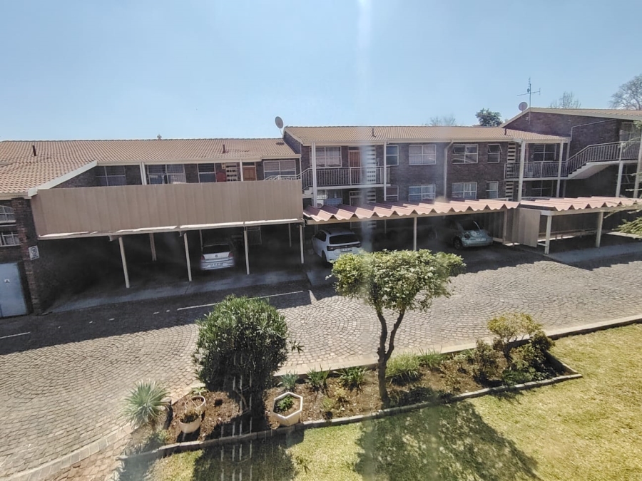 2 Bedroom Property for Sale in Brackendowns Gauteng