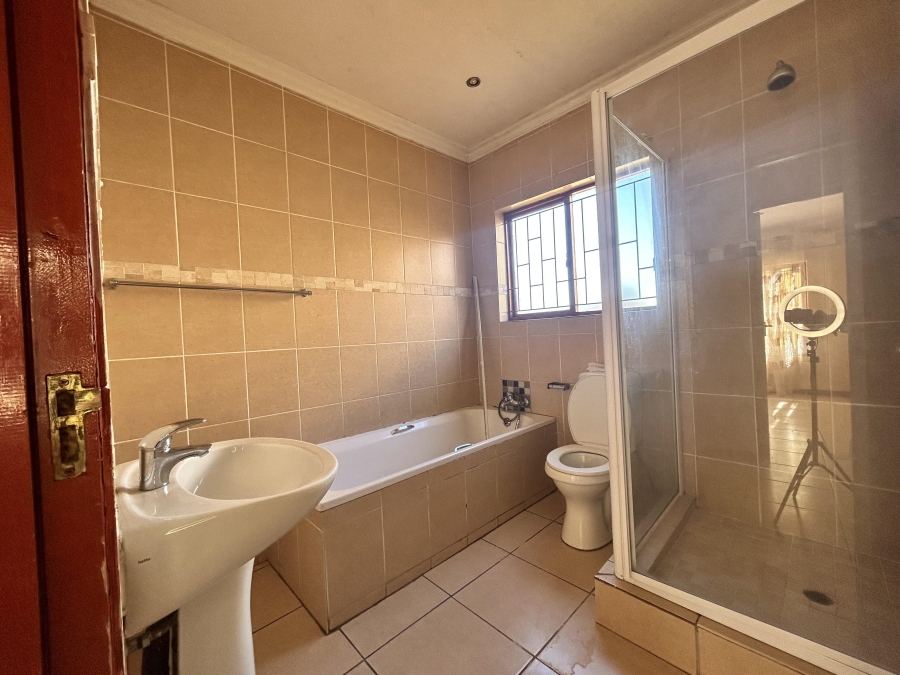 4 Bedroom Property for Sale in Heritage Heights Gauteng