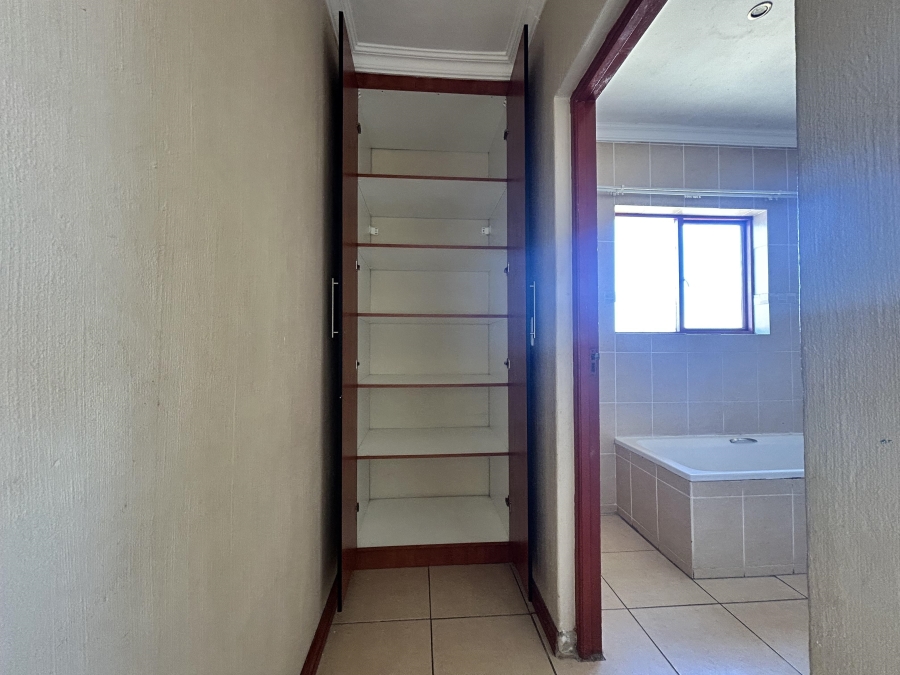 4 Bedroom Property for Sale in Heritage Heights Gauteng