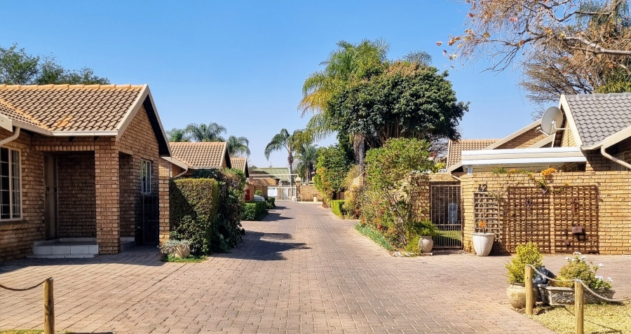 2 Bedroom Property for Sale in Eldoraigne Gauteng