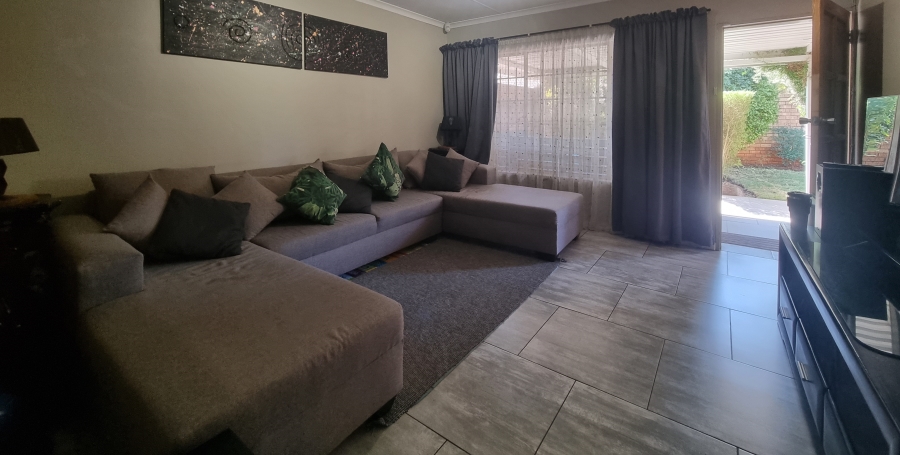 2 Bedroom Property for Sale in Eldoraigne Gauteng