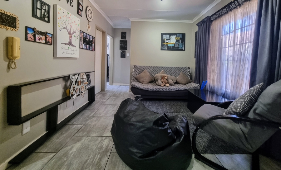 2 Bedroom Property for Sale in Eldoraigne Gauteng