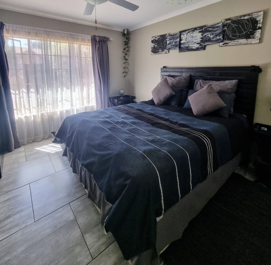 2 Bedroom Property for Sale in Eldoraigne Gauteng