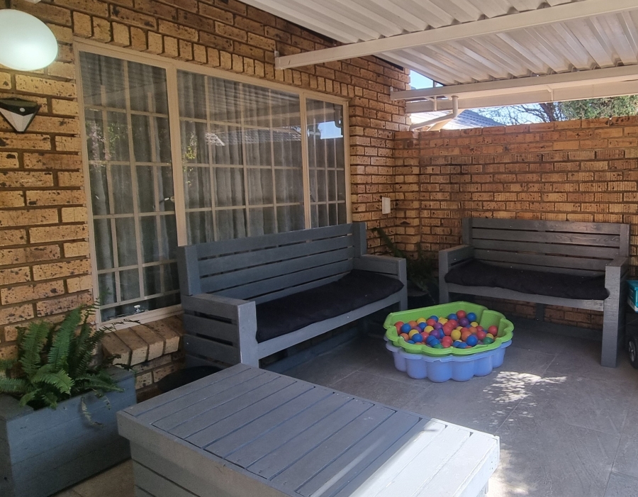 2 Bedroom Property for Sale in Eldoraigne Gauteng