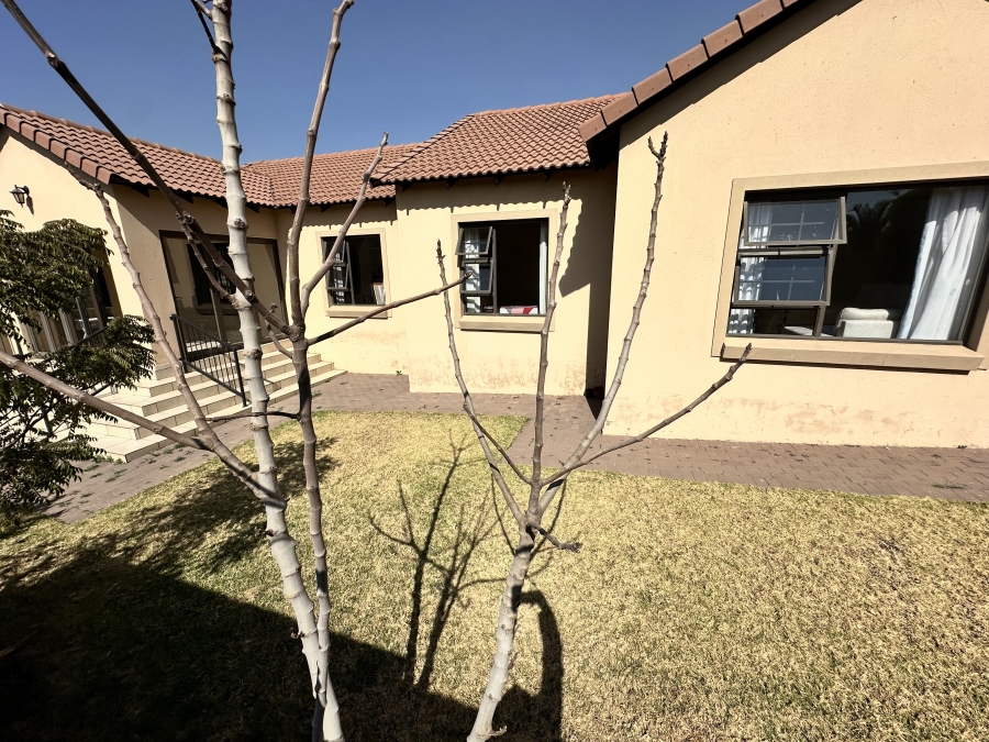 3 Bedroom Property for Sale in Thatchfield Estate Gauteng