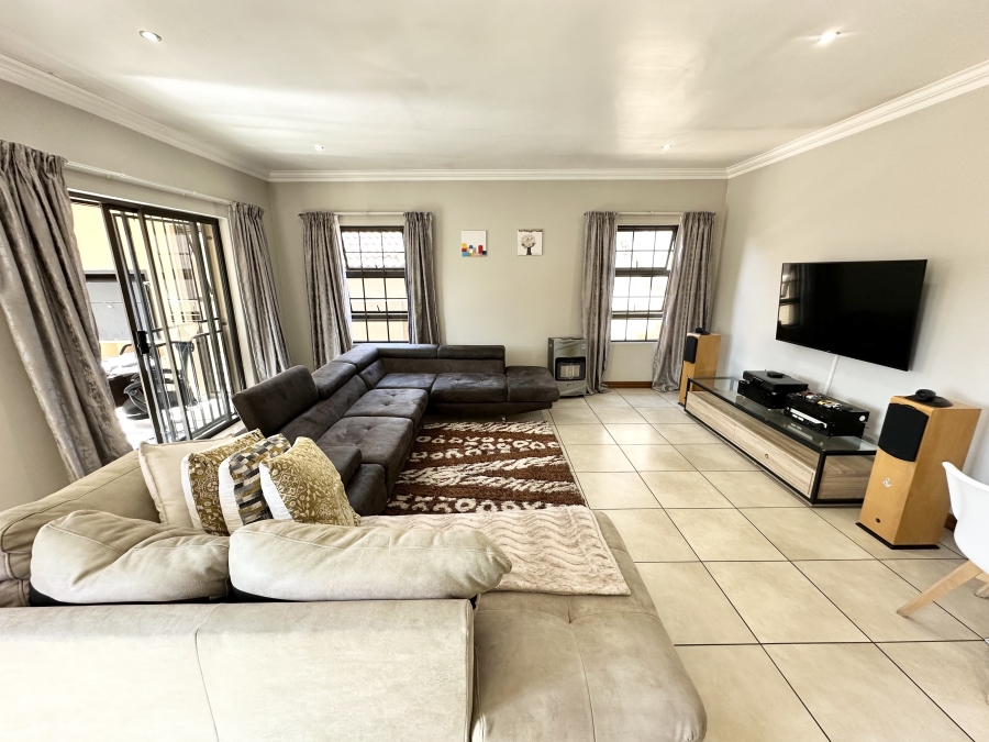 3 Bedroom Property for Sale in Thatchfield Estate Gauteng