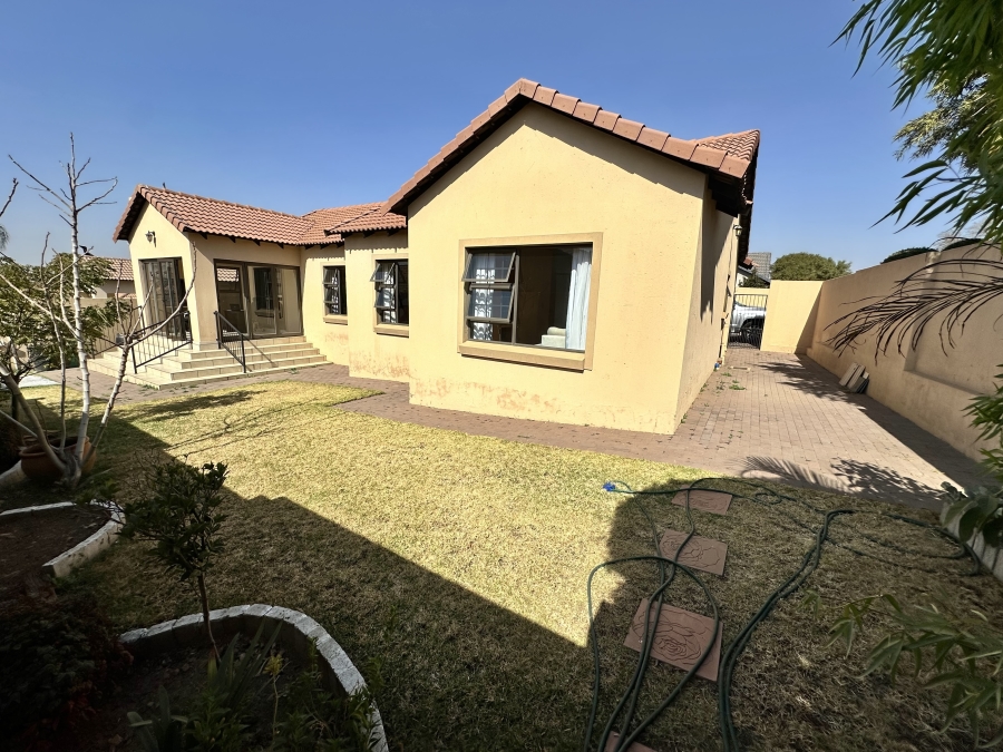 3 Bedroom Property for Sale in Thatchfield Estate Gauteng