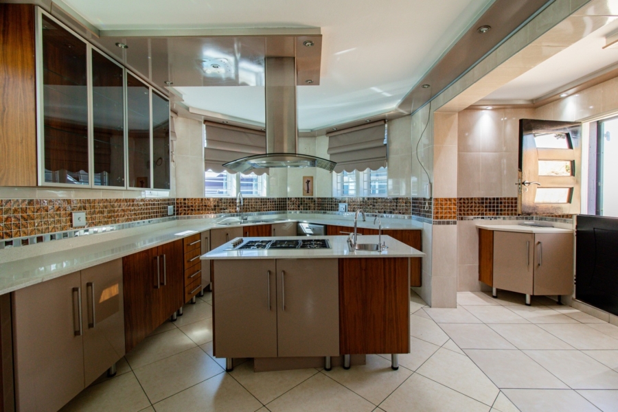 6 Bedroom Property for Sale in Bassonia Gauteng