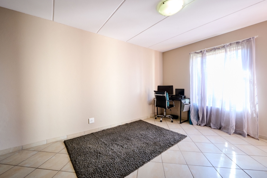 1 Bedroom Property for Sale in Erand Gardens Gauteng