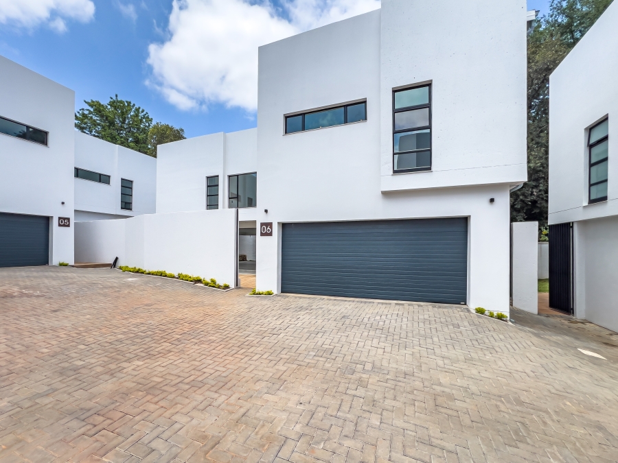 To Let 4 Bedroom Property for Rent in Hyde Park Gauteng