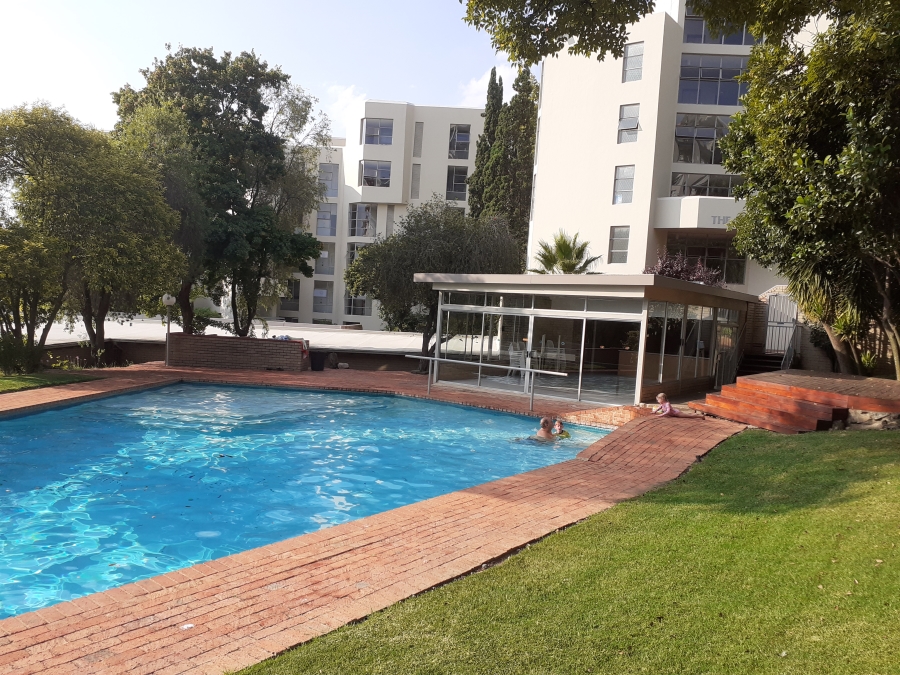 To Let 2 Bedroom Property for Rent in Sandhurst Gauteng