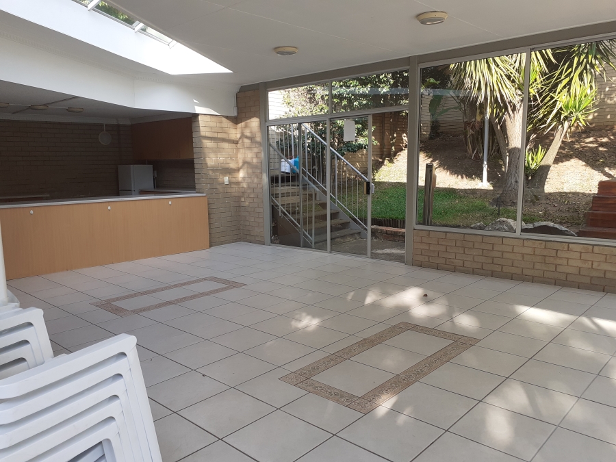 To Let 2 Bedroom Property for Rent in Sandhurst Gauteng