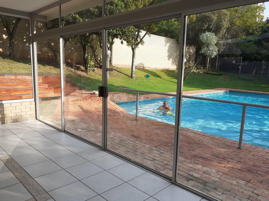 To Let 2 Bedroom Property for Rent in Sandhurst Gauteng