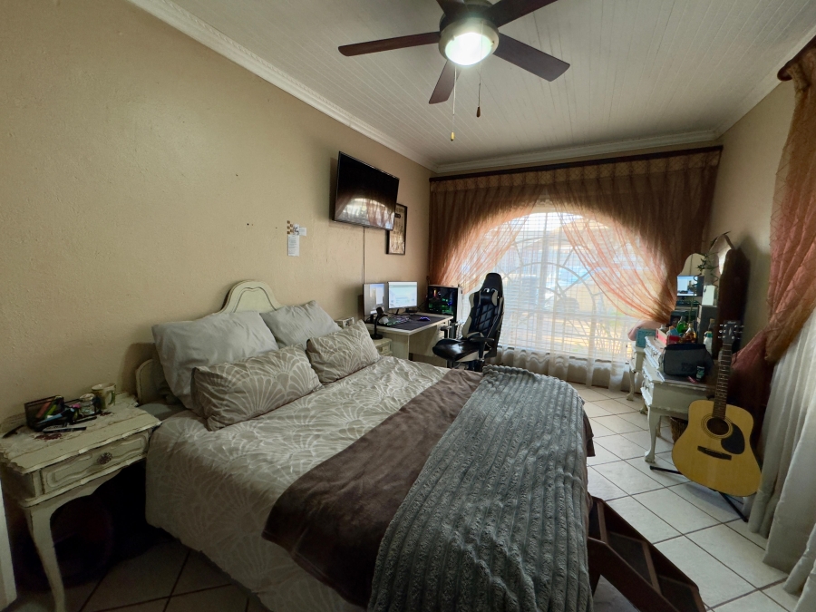 5 Bedroom Property for Sale in Dersley Gauteng