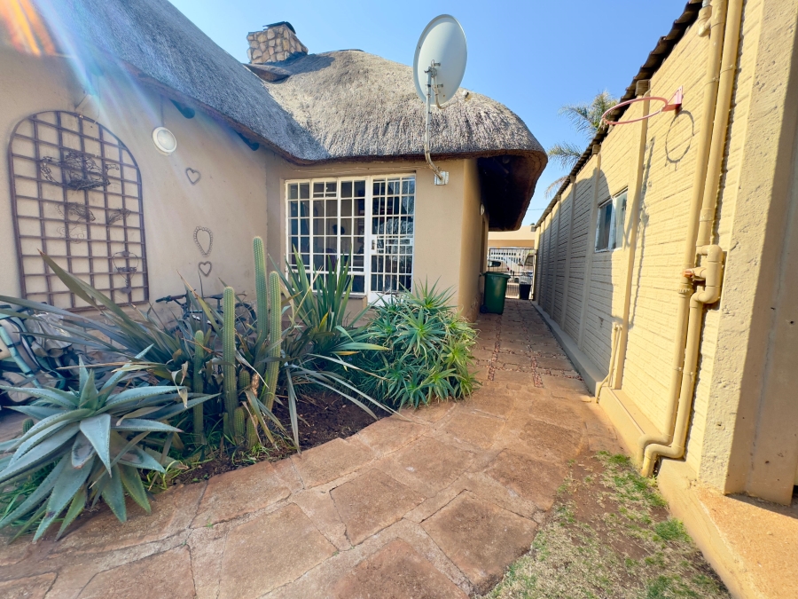 5 Bedroom Property for Sale in Dersley Gauteng