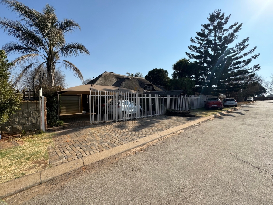 5 Bedroom Property for Sale in Dersley Gauteng