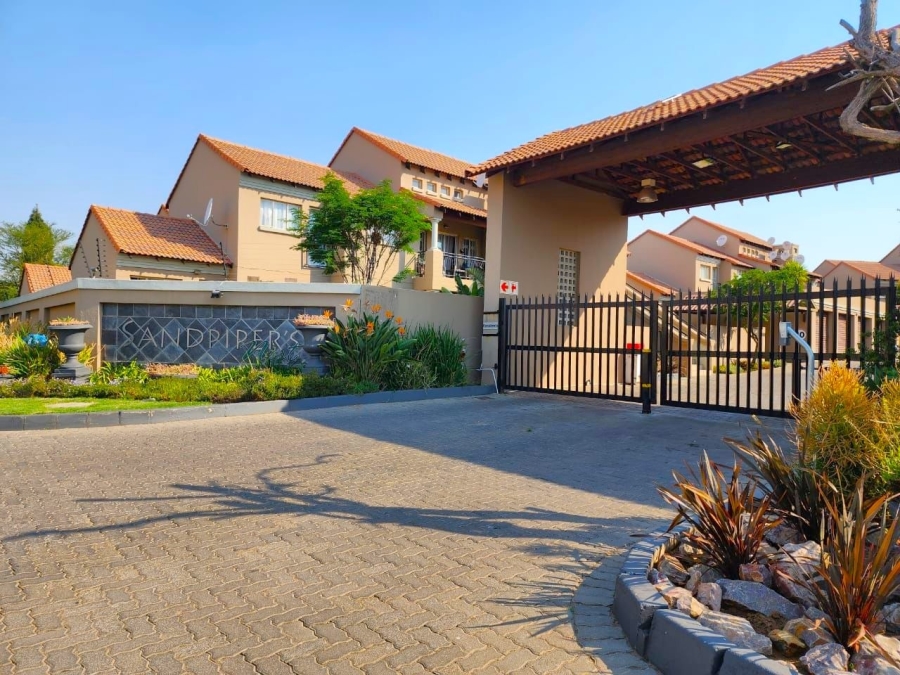 1 Bedroom Property for Sale in Glen Marais Gauteng