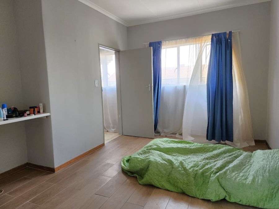 1 Bedroom Property for Sale in Glen Marais Gauteng