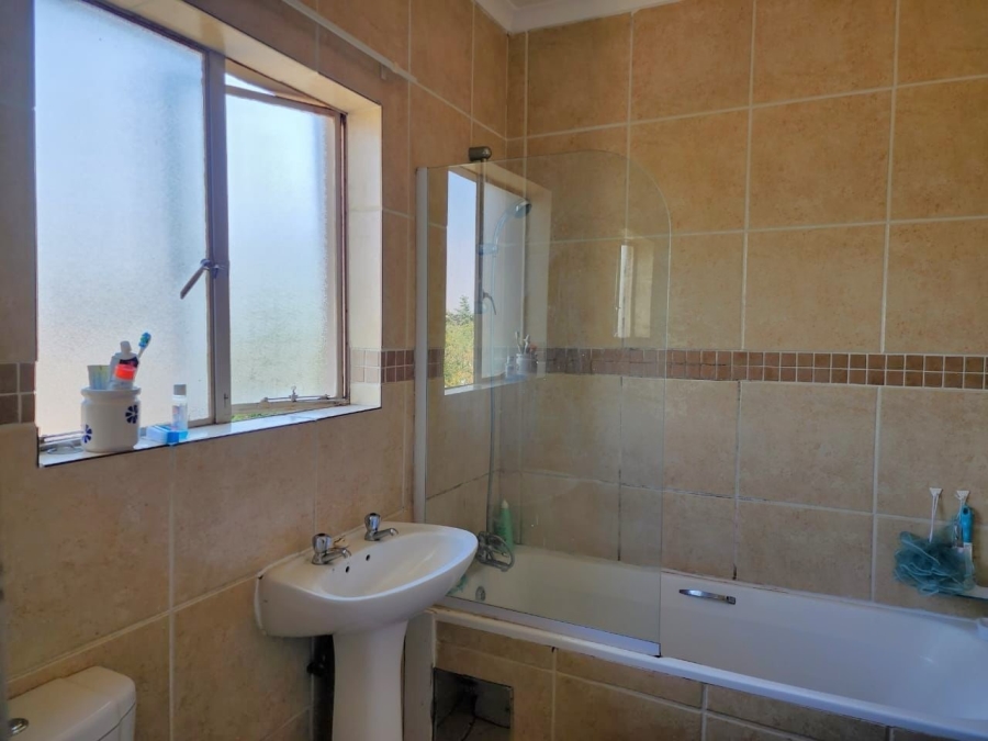 1 Bedroom Property for Sale in Glen Marais Gauteng