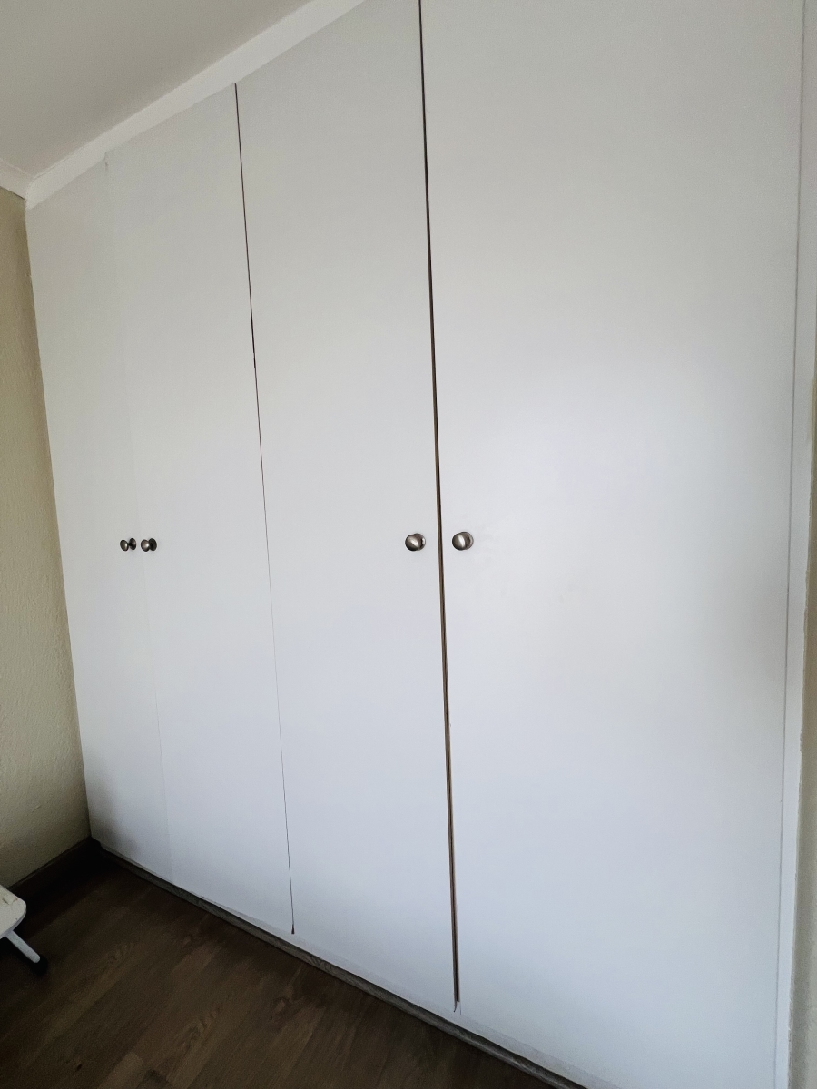 1 Bedroom Property for Sale in Waterford Estates Gauteng