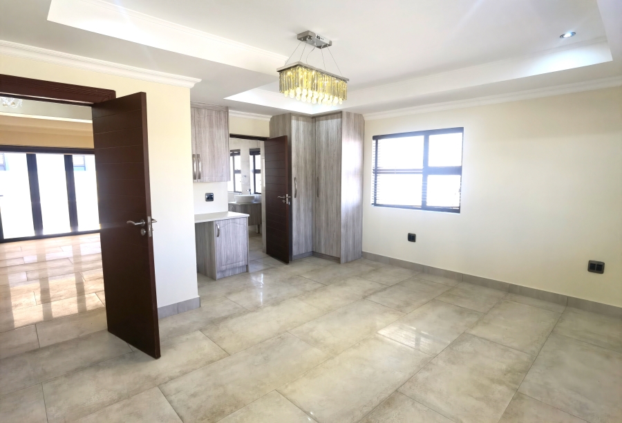 5 Bedroom Property for Sale in Blue Valley Golf Estate Gauteng