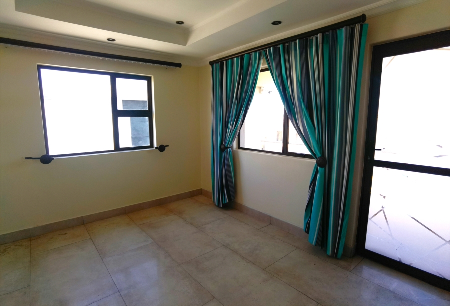 5 Bedroom Property for Sale in Blue Valley Golf Estate Gauteng