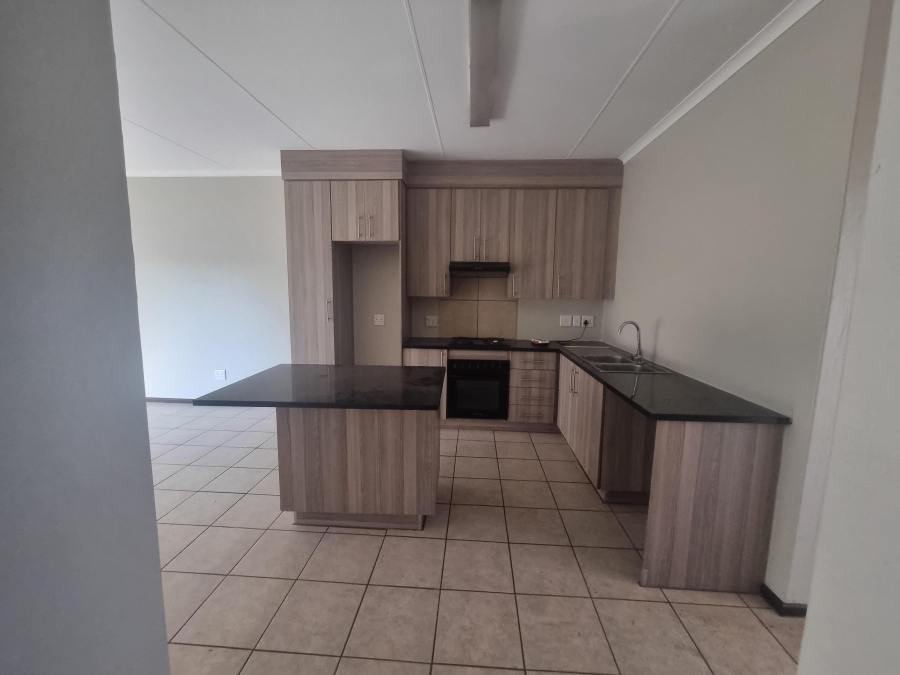 To Let 2 Bedroom Property for Rent in Ruimsig Gauteng