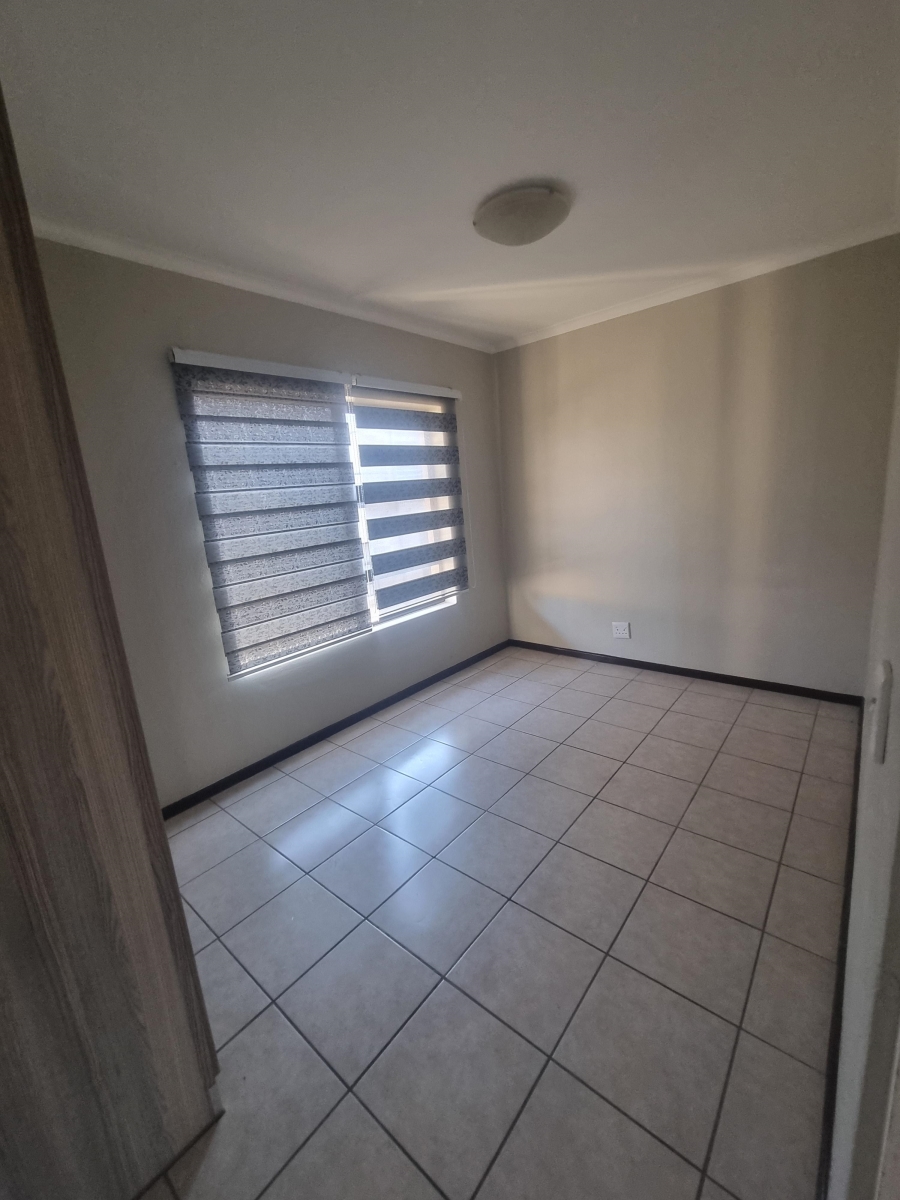 To Let 2 Bedroom Property for Rent in Ruimsig Gauteng