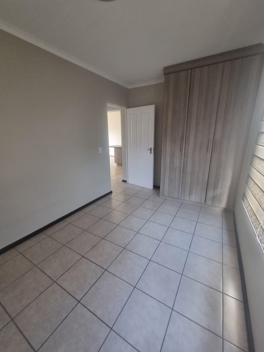 To Let 2 Bedroom Property for Rent in Ruimsig Gauteng