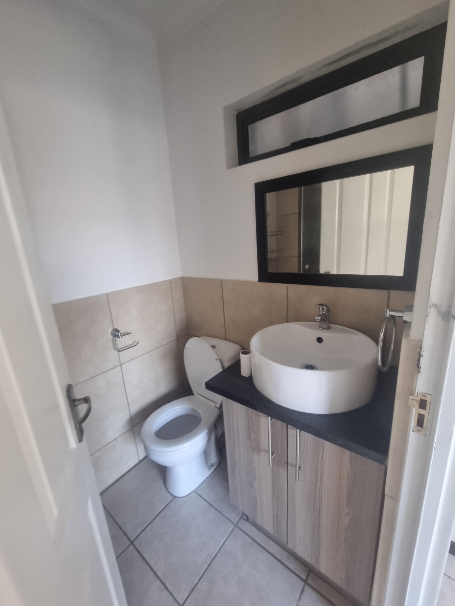 To Let 2 Bedroom Property for Rent in Ruimsig Gauteng