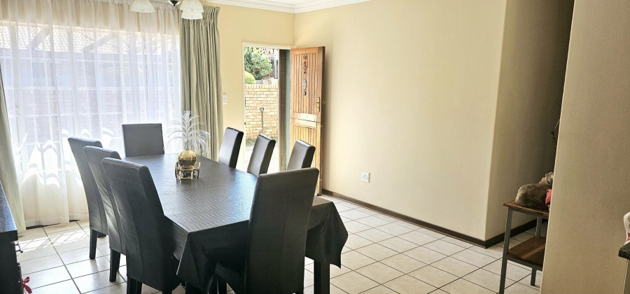 4 Bedroom Property for Sale in Die Hoewes Gauteng