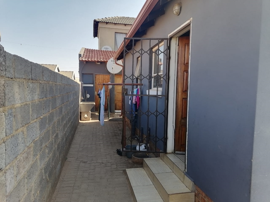 To Let 2 Bedroom Property for Rent in Devland Gauteng