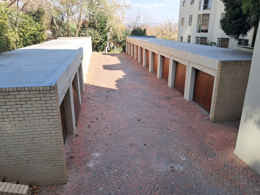 To Let 2 Bedroom Property for Rent in Sandhurst Gauteng