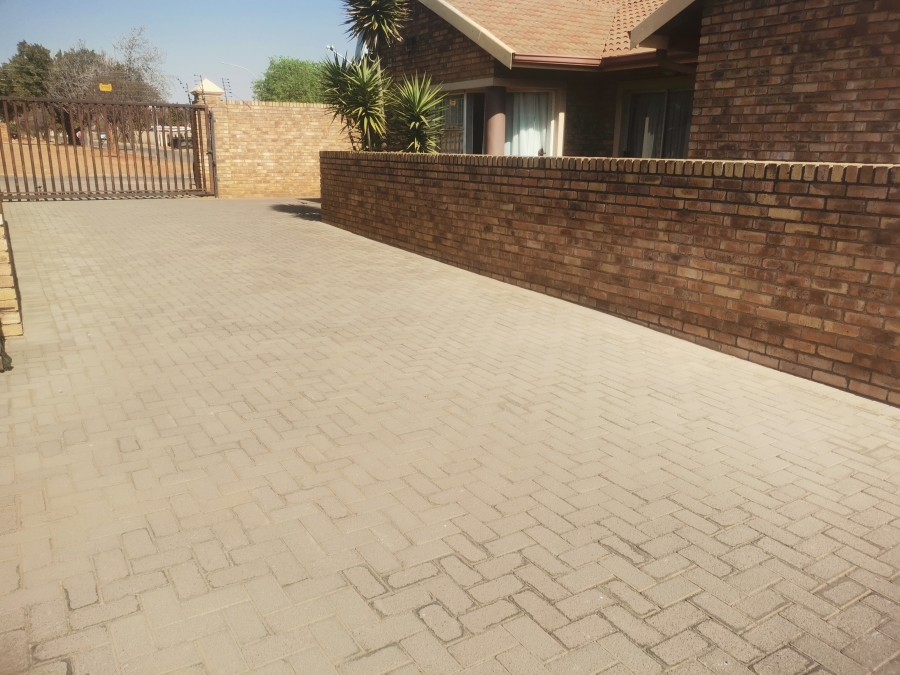 3 Bedroom Property for Sale in Rensburg Gauteng