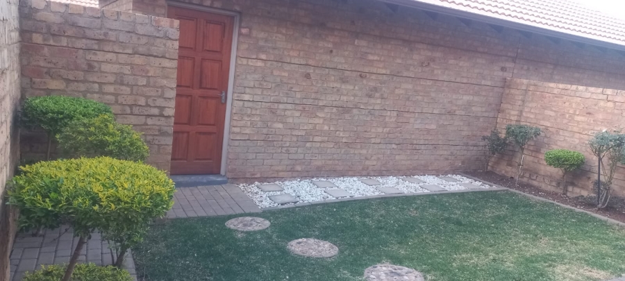 3 Bedroom Property for Sale in Annlin Gauteng