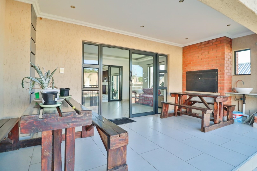 6 Bedroom Property for Sale in Rietvlei Heights Country Estate Gauteng