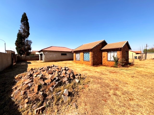 5 Bedroom Property for Sale in Dawn Park Gauteng