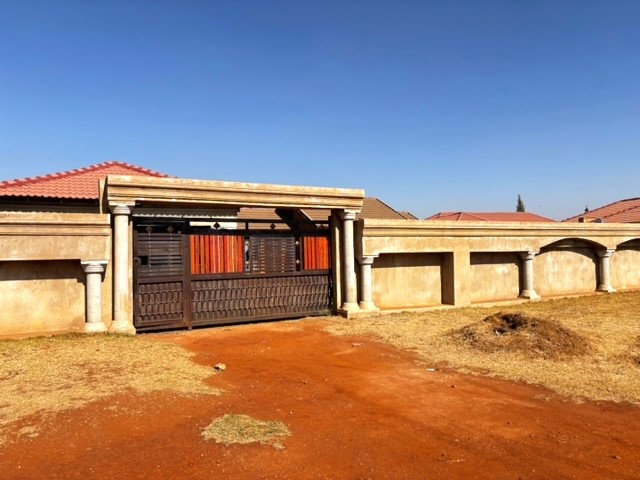 5 Bedroom Property for Sale in Dawn Park Gauteng