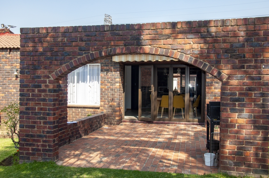 3 Bedroom Property for Sale in Buccleuch Gauteng