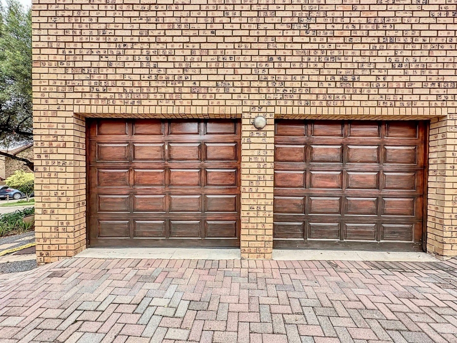 2 Bedroom Property for Sale in The Wilds Gauteng