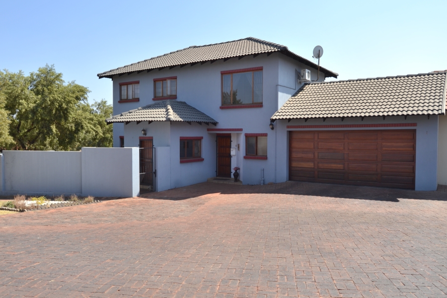 3 Bedroom Property for Sale in Thatchfield Estate Gauteng