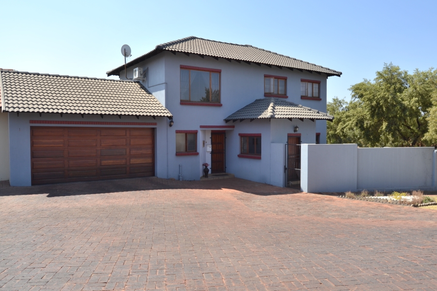 3 Bedroom Property for Sale in Thatchfield Estate Gauteng