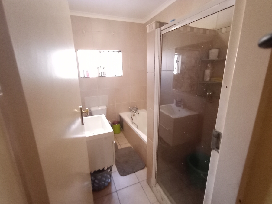 To Let 3 Bedroom Property for Rent in Birchleigh North Gauteng