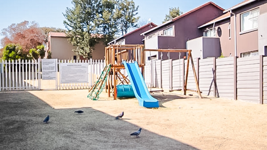 2 Bedroom Property for Sale in Vorna Valley Gauteng